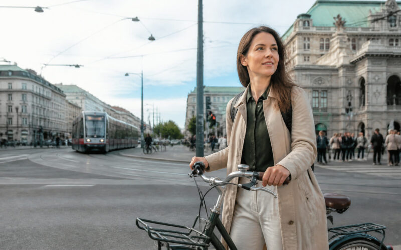 Fotorealistisches Beitragsbild zu "Grüne Welle für Wien: Revolution im Straßenverkehr!" mit Österreich-Bezug