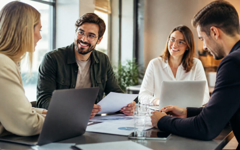 Fotorealistisches Beitragsbild zu "Tipps für die Initiativbewerbung" mit Österreich-Bezug