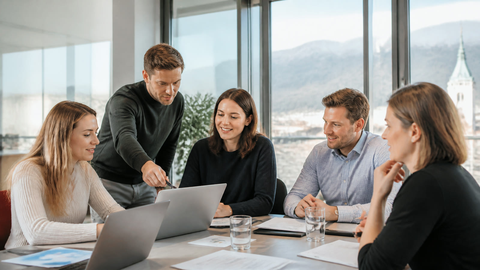 Fotorealistisches Beitragsbild zu "Flexible Weiterbildung mit einem Fernstudium im Management" mit Österreich-Bezug